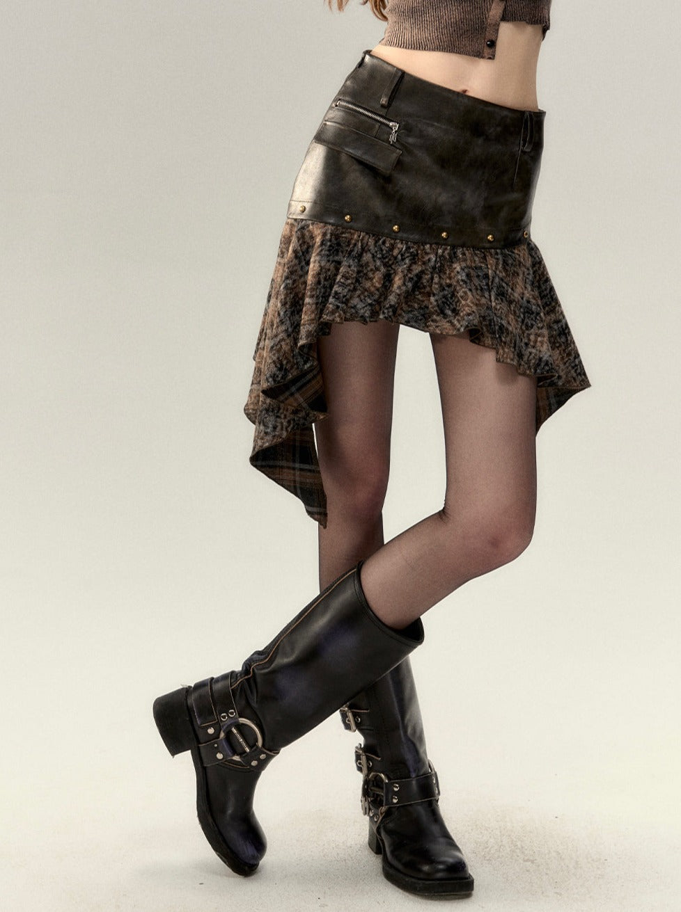 アシンメトリーレザーレトロスカート