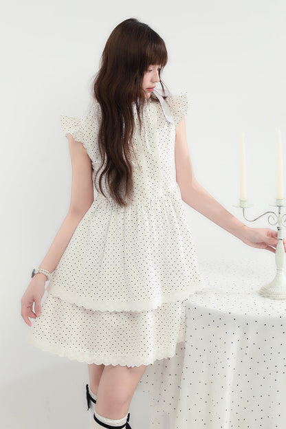 Fliegendes Kleid mit doppelten Kuchenschichtärmeln