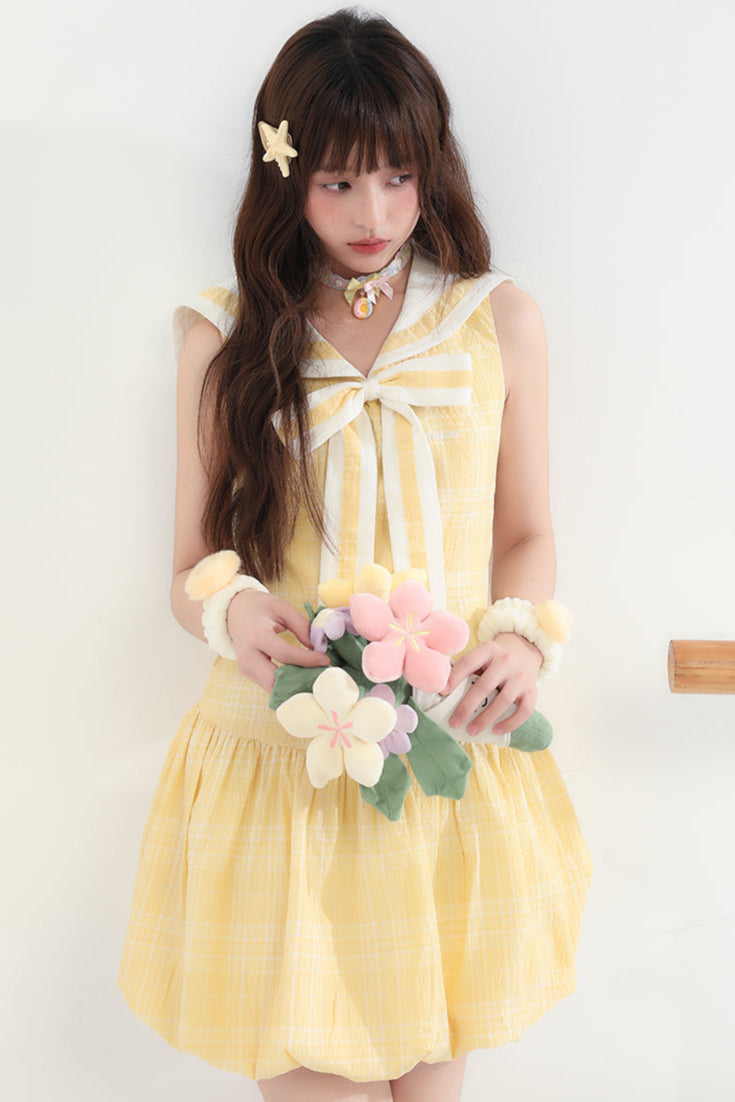 Ärmelloses Kleid mit Schleifendetail und Kürbismotiv