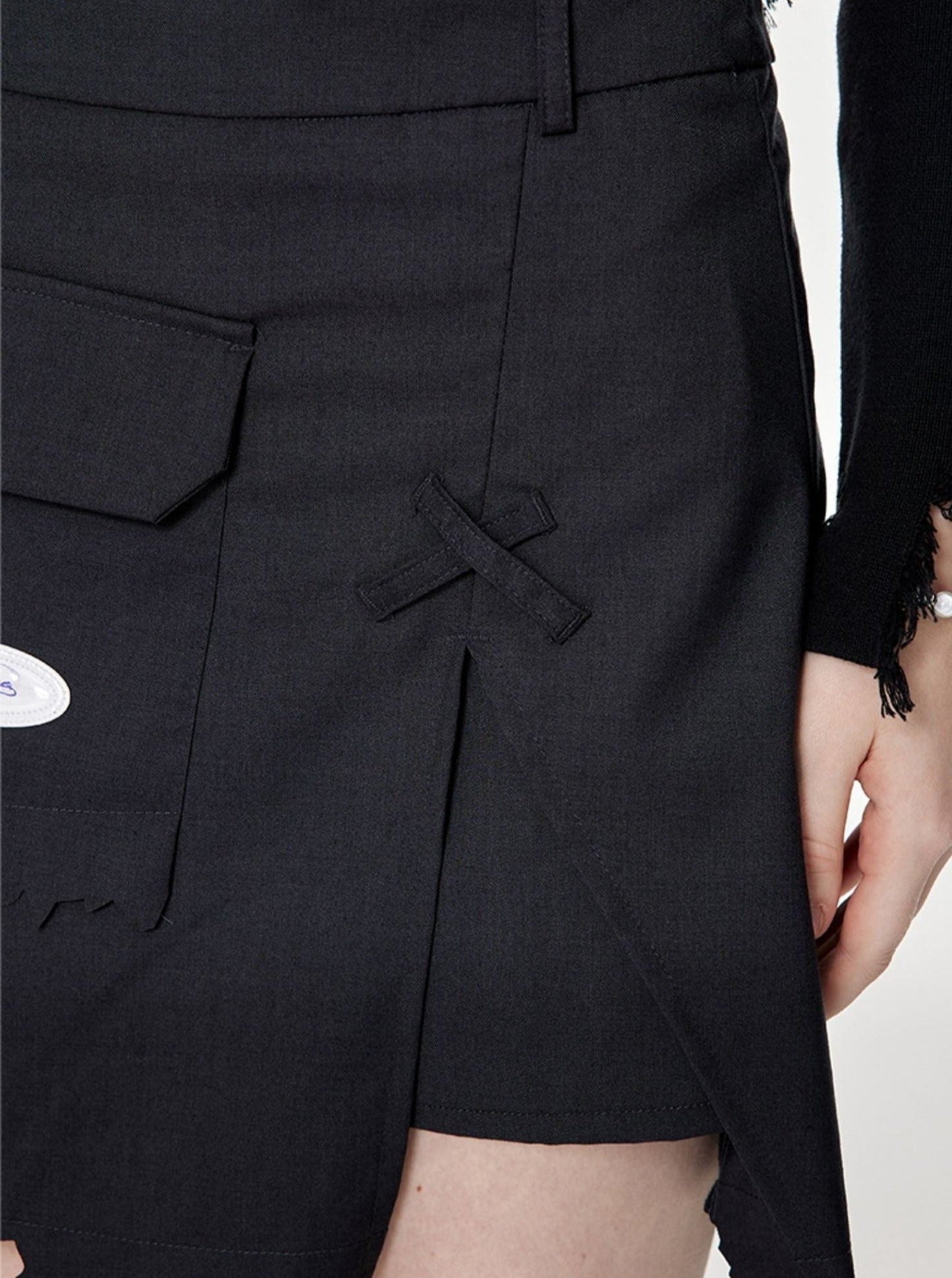 Trendiger Mode-Rock mit Taschenlogo