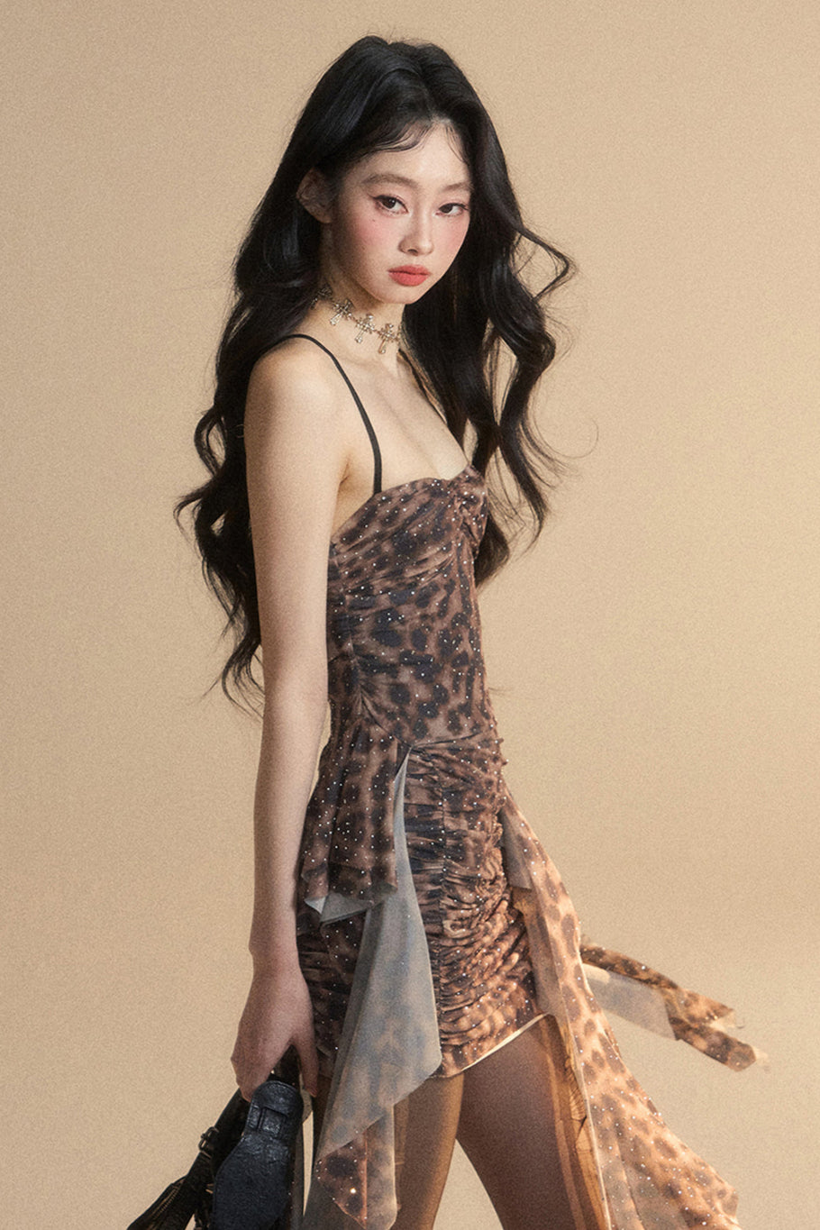 ヒョウ柄ホルターネックドレス