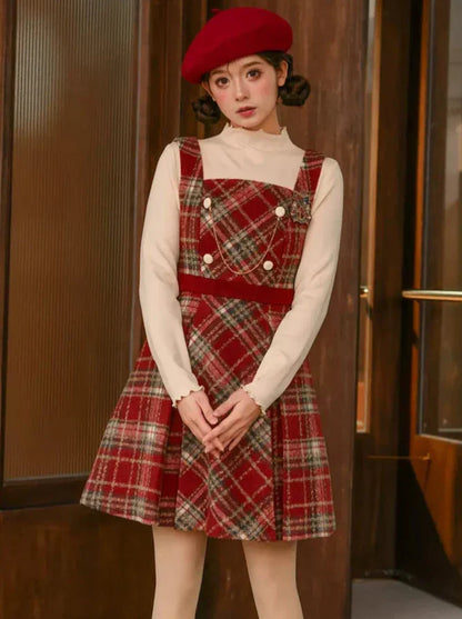 Britisches Hosenträgerkleid im College-Retro-Stil mit Karomuster