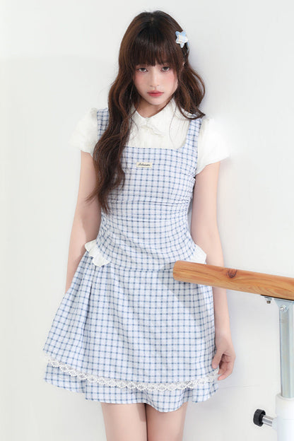 Süßes kariertes blaues College-Kleid