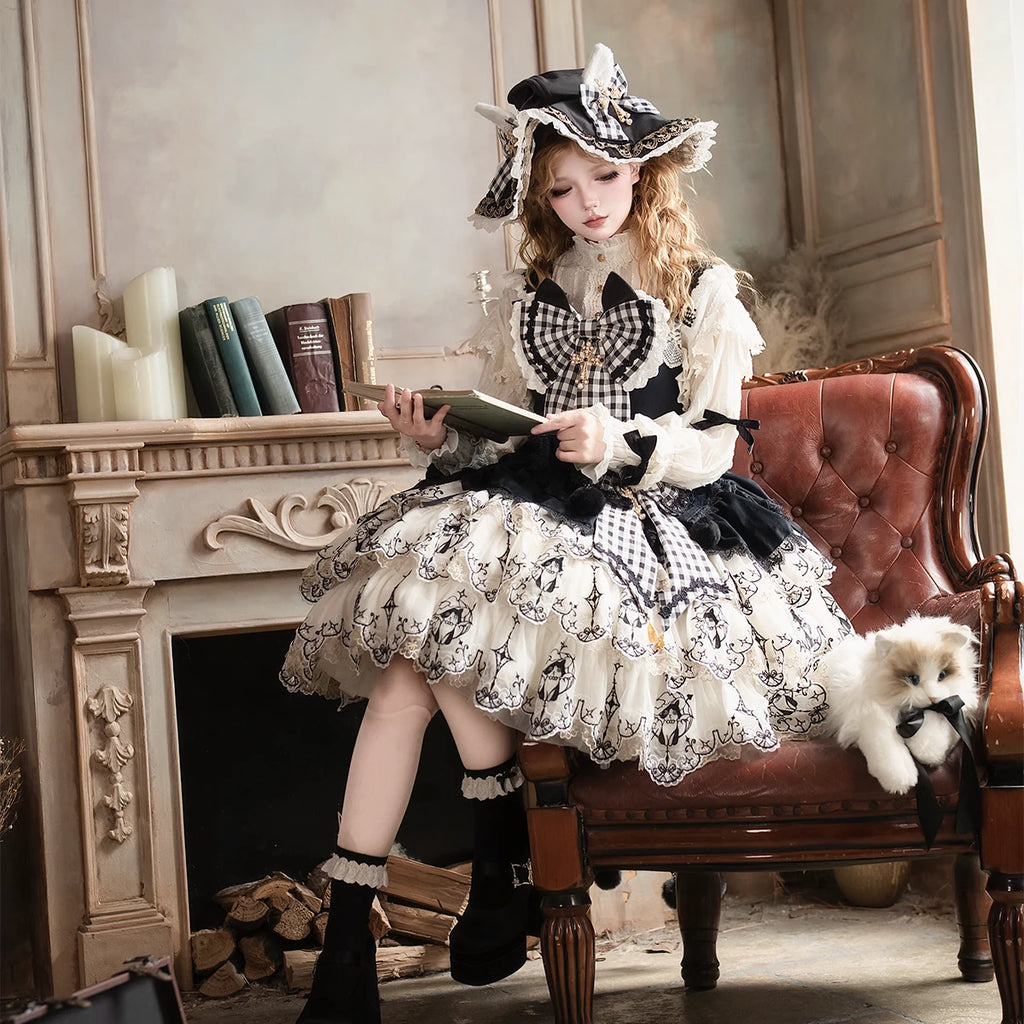 Cat Witch black and white Lolita coordinate styled with witch hat