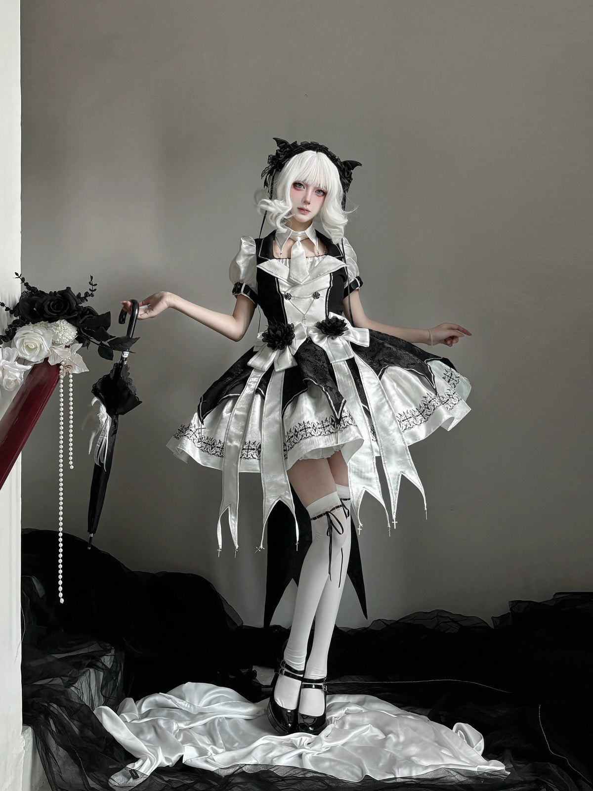 Black and white Gothic Lolita dress set without detachable sleeves