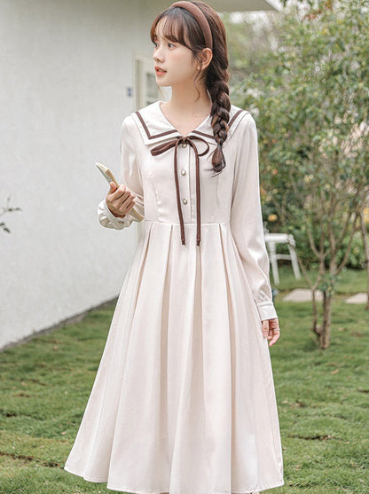 フランスのレトロなカレッジスタイルのドレス