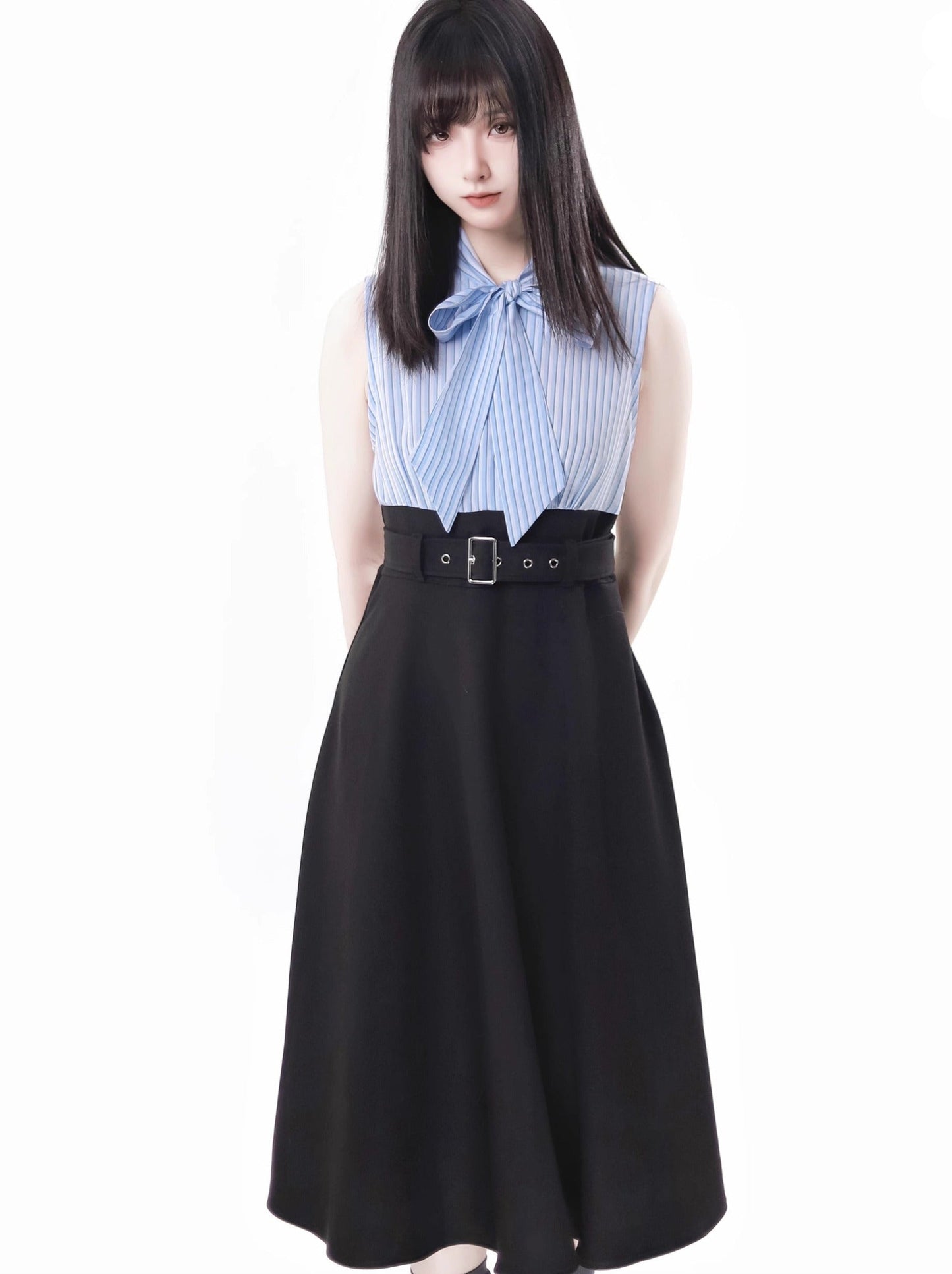 Blau-schwarz gestreifter Collegeanzug