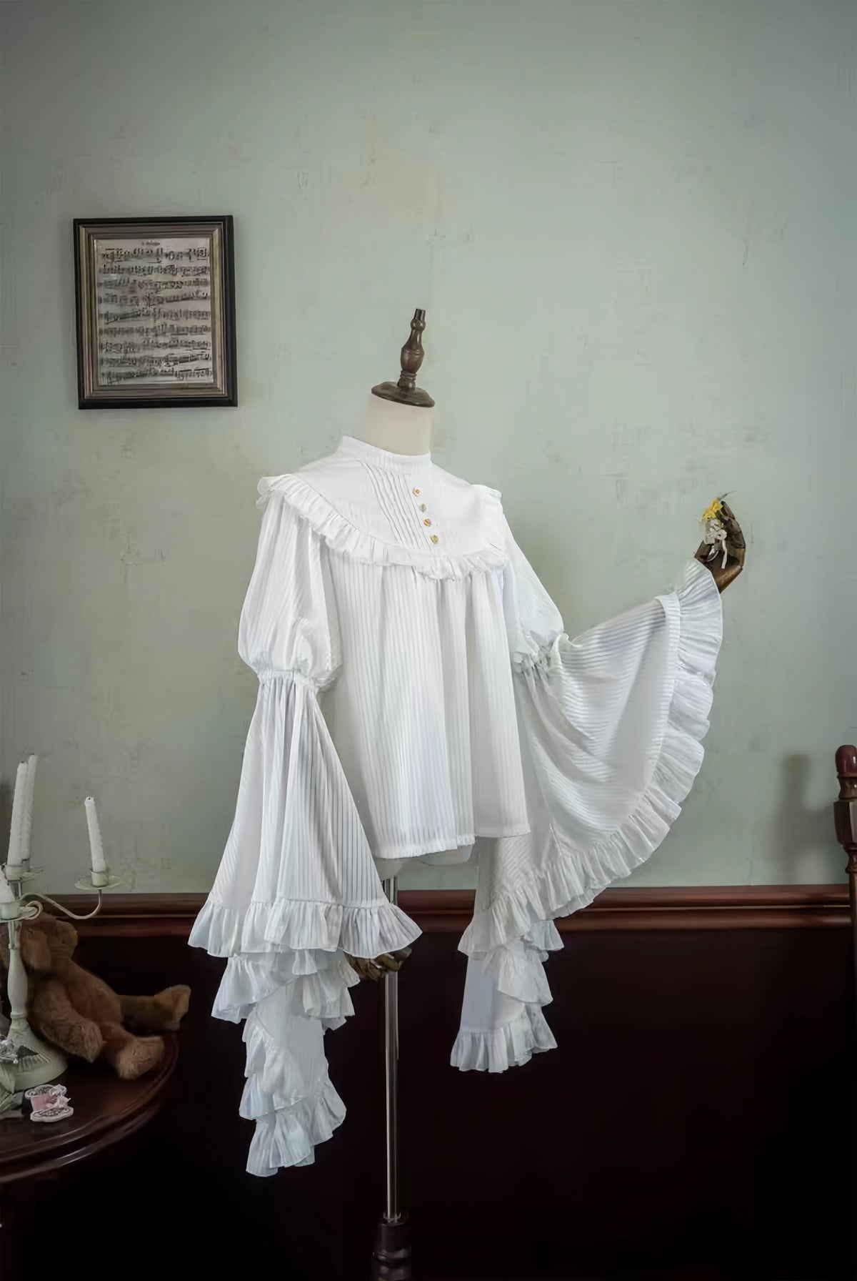 White hime-sleeve blouse without decorative bib, mannequin view