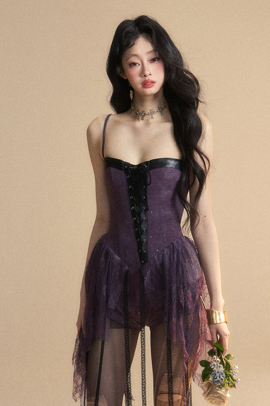 Kleid Dark Neckholder Spitze Französisch