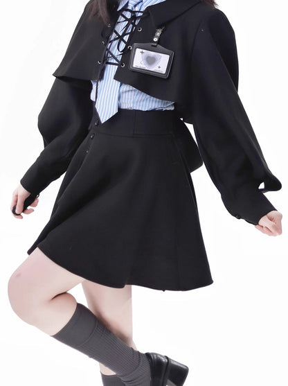 Blau-schwarz gestreifter Collegeanzug