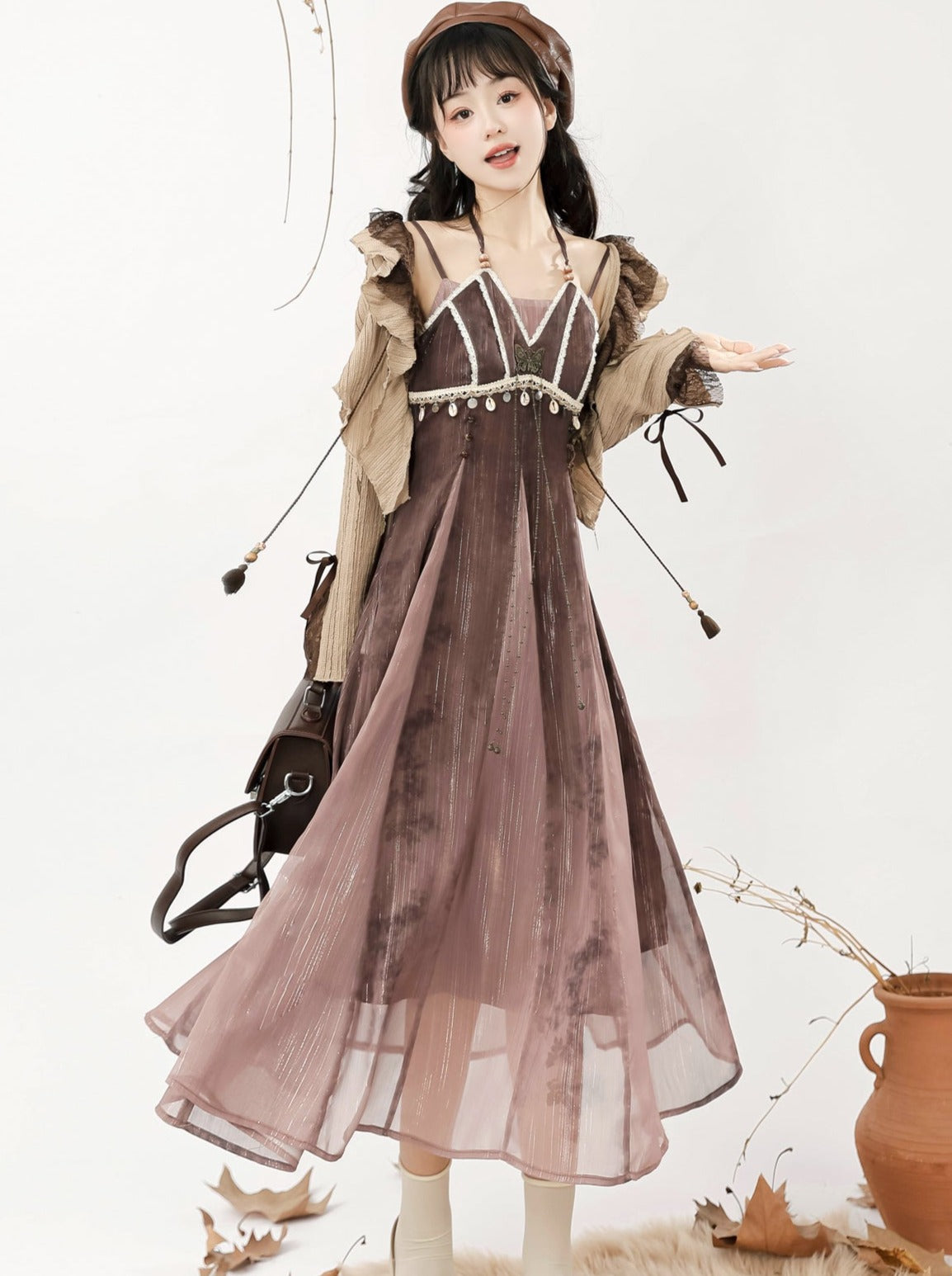 Kleiderstil + kurzes Camisole-Cardigan mit ethnischen Rüschen