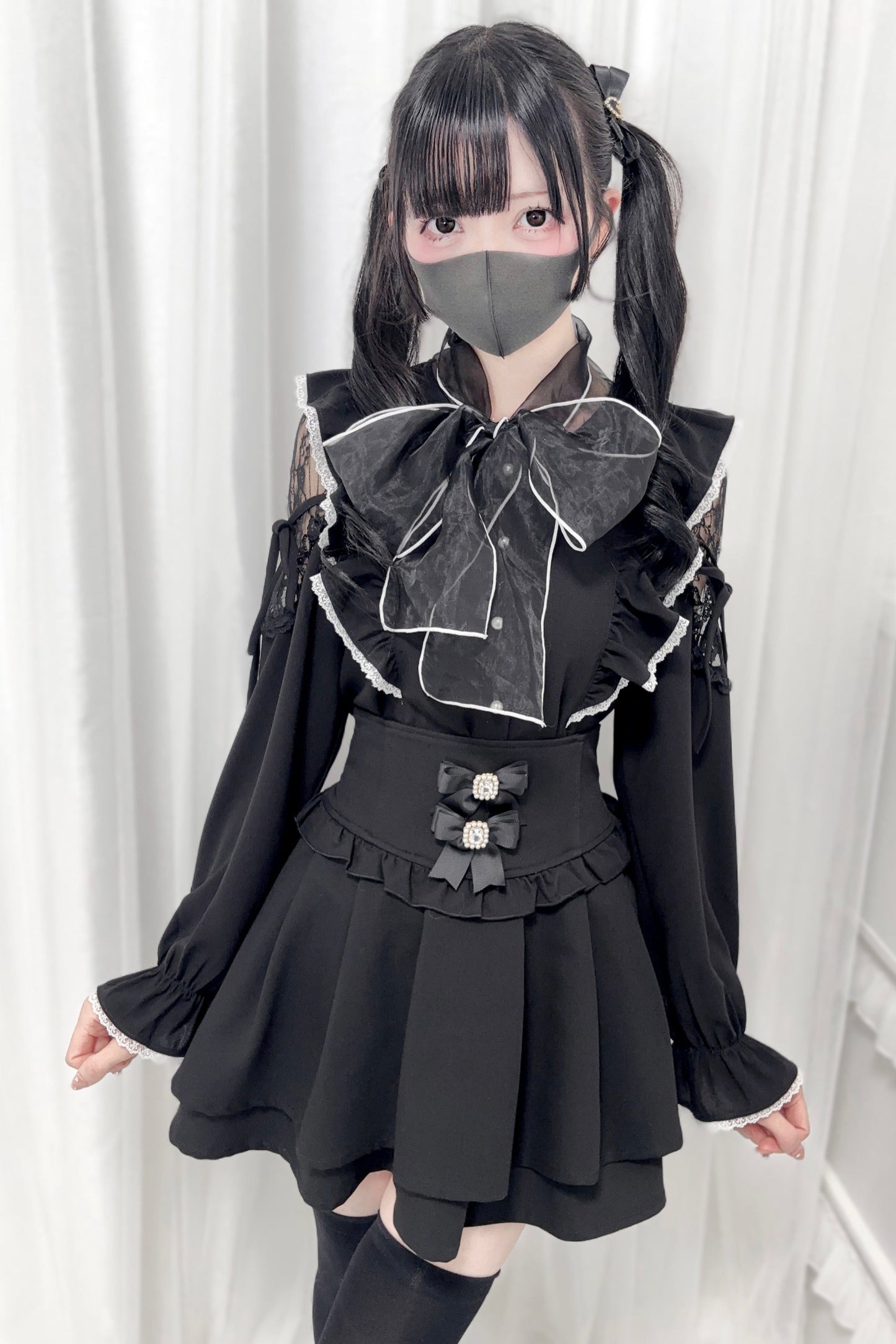 大きなブラウスのリボン