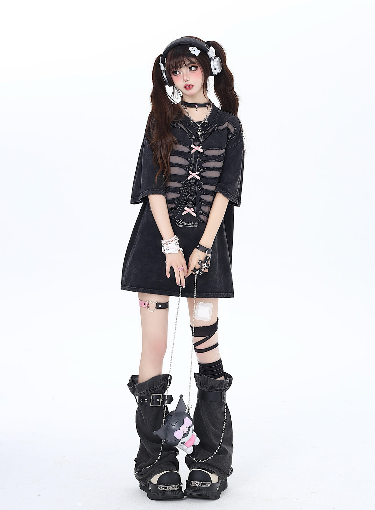 Loose Dark Subculture in T-Shirt Hole American the Wall