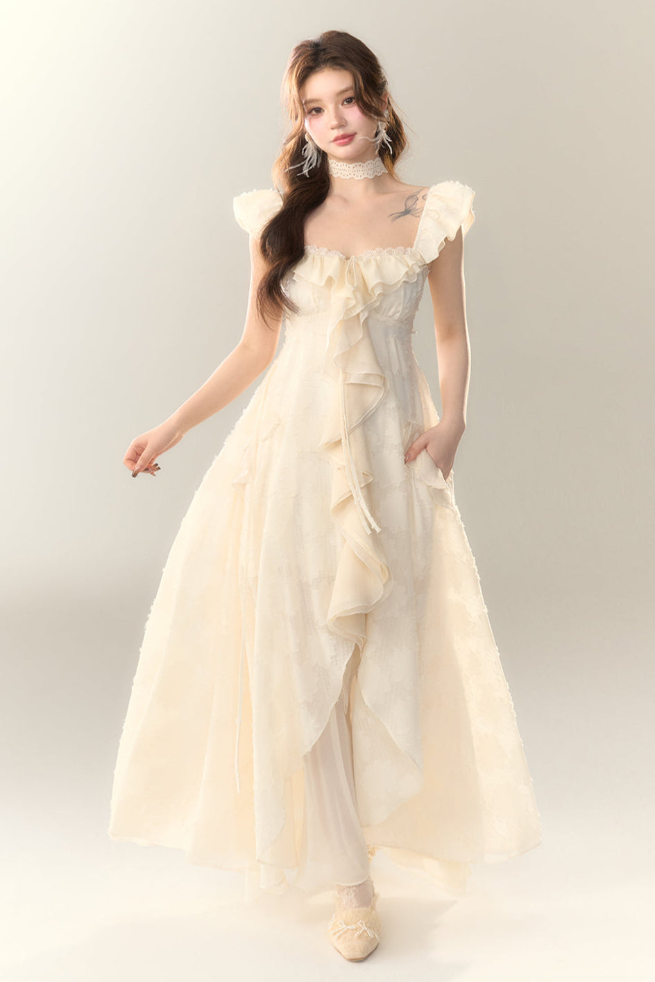 Jacquard-Feiertagskleid mit Rüschen