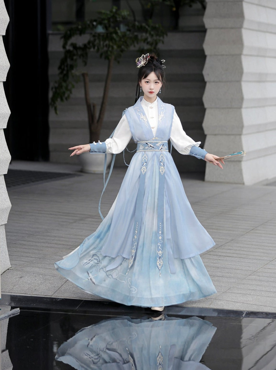 Light Vest Long Design + Blouse China China Belt + Blue China Tassel Skirt