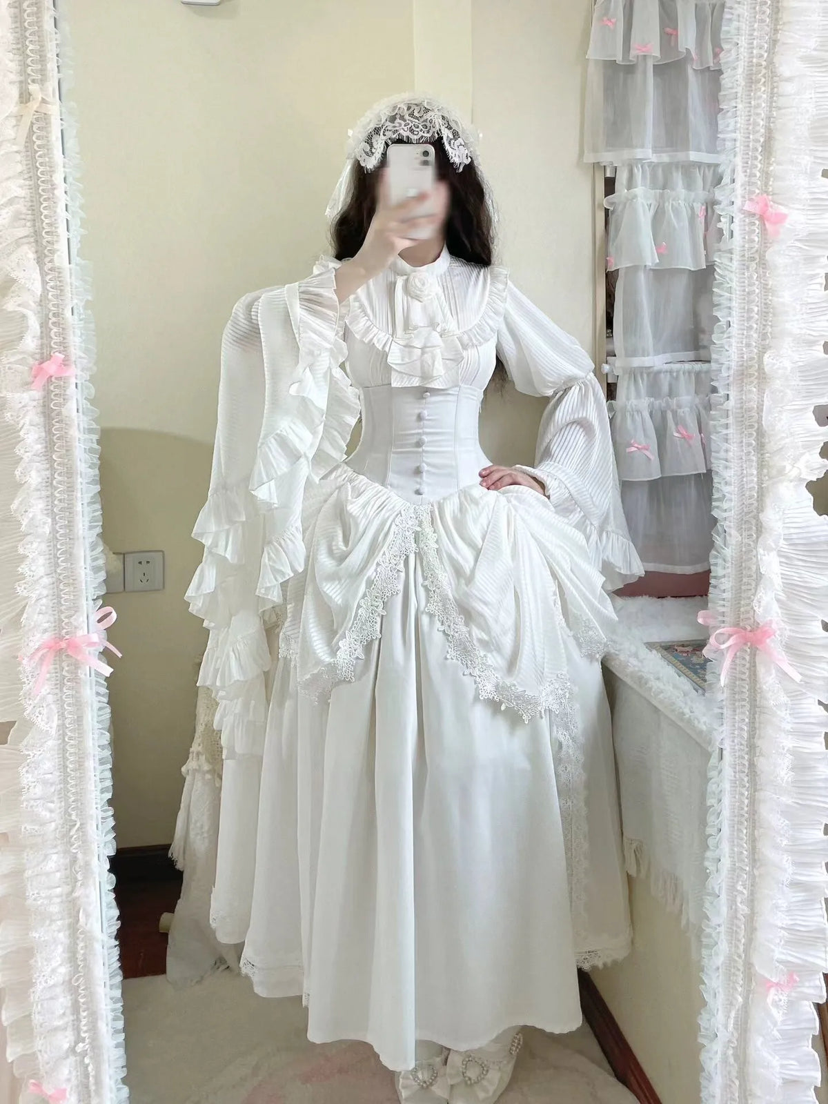 White Gothic Lolita outfit showing flared sleeves