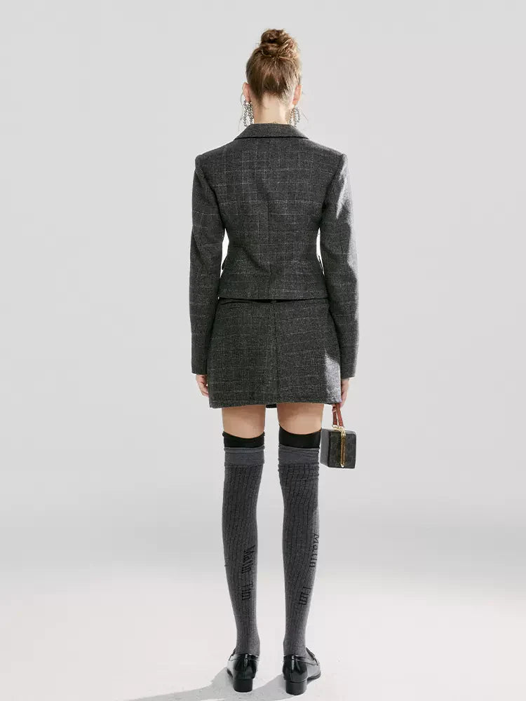 Rockanzug kariert + Phantomgraue Jacke kurz plissiert