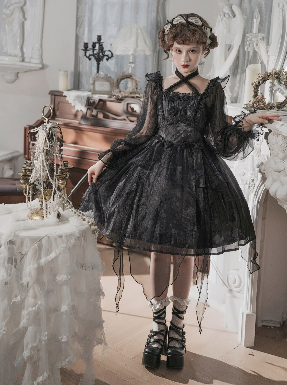 Dunkles Kleid Kleine Gothic Lolita Prinzessin