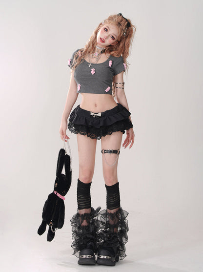 Spitzen-Shorts mit schwarzem Gürtel, romantischer Rock