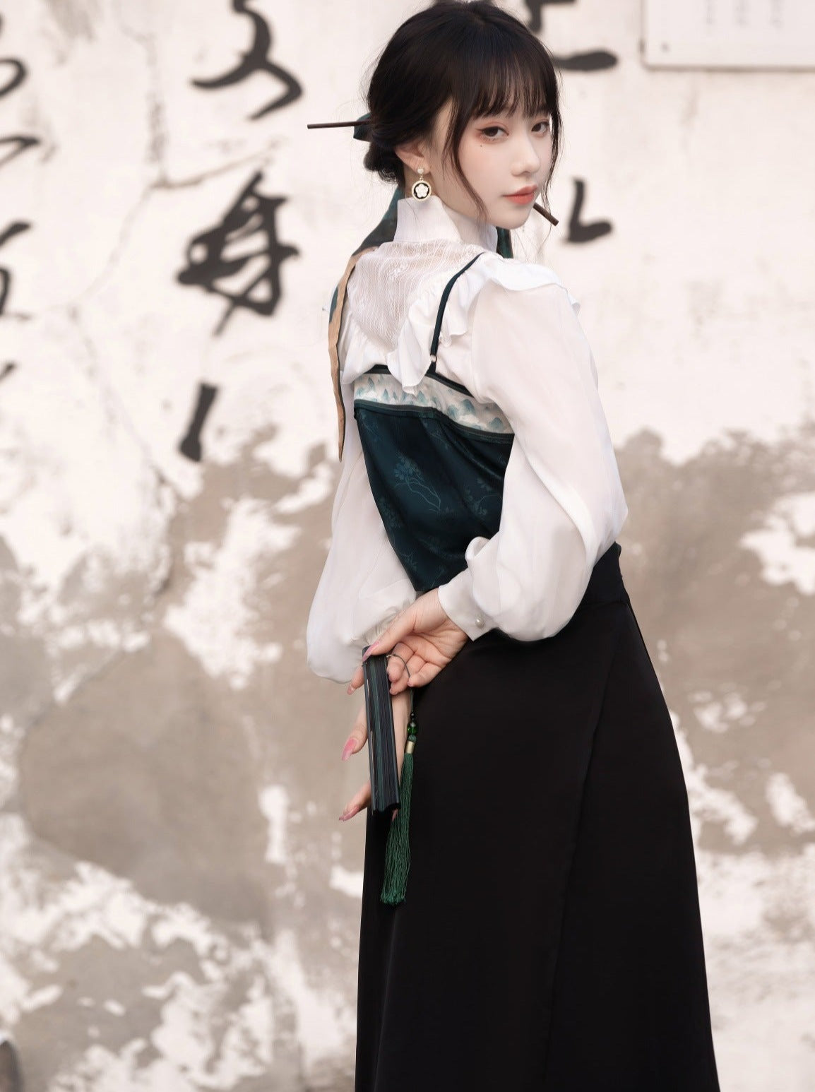 China Hosenträger Bluse Grün Dunkel + Rock + Schal