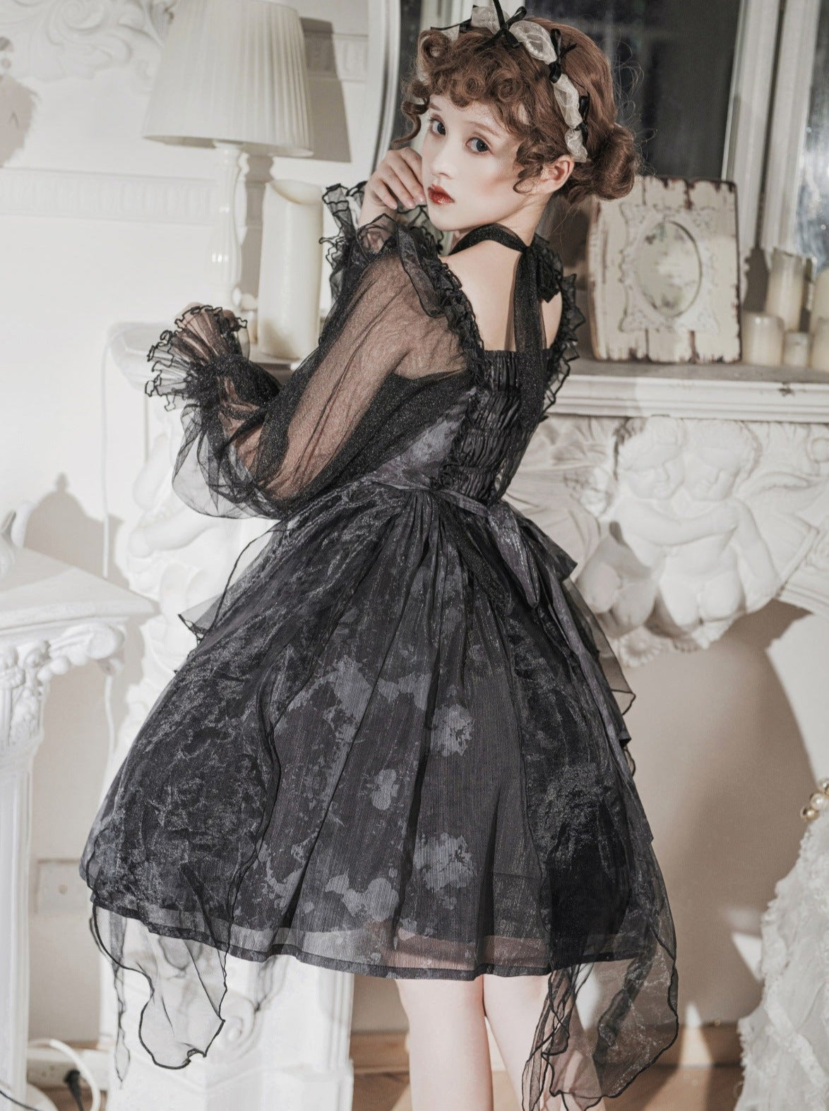 Dunkles Kleid Kleine Gothic Lolita Prinzessin