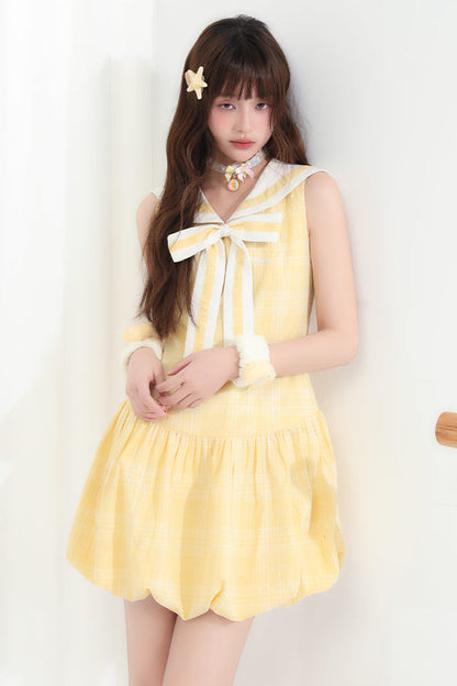 Ärmelloses Kleid mit Schleifendetail und Kürbismotiv