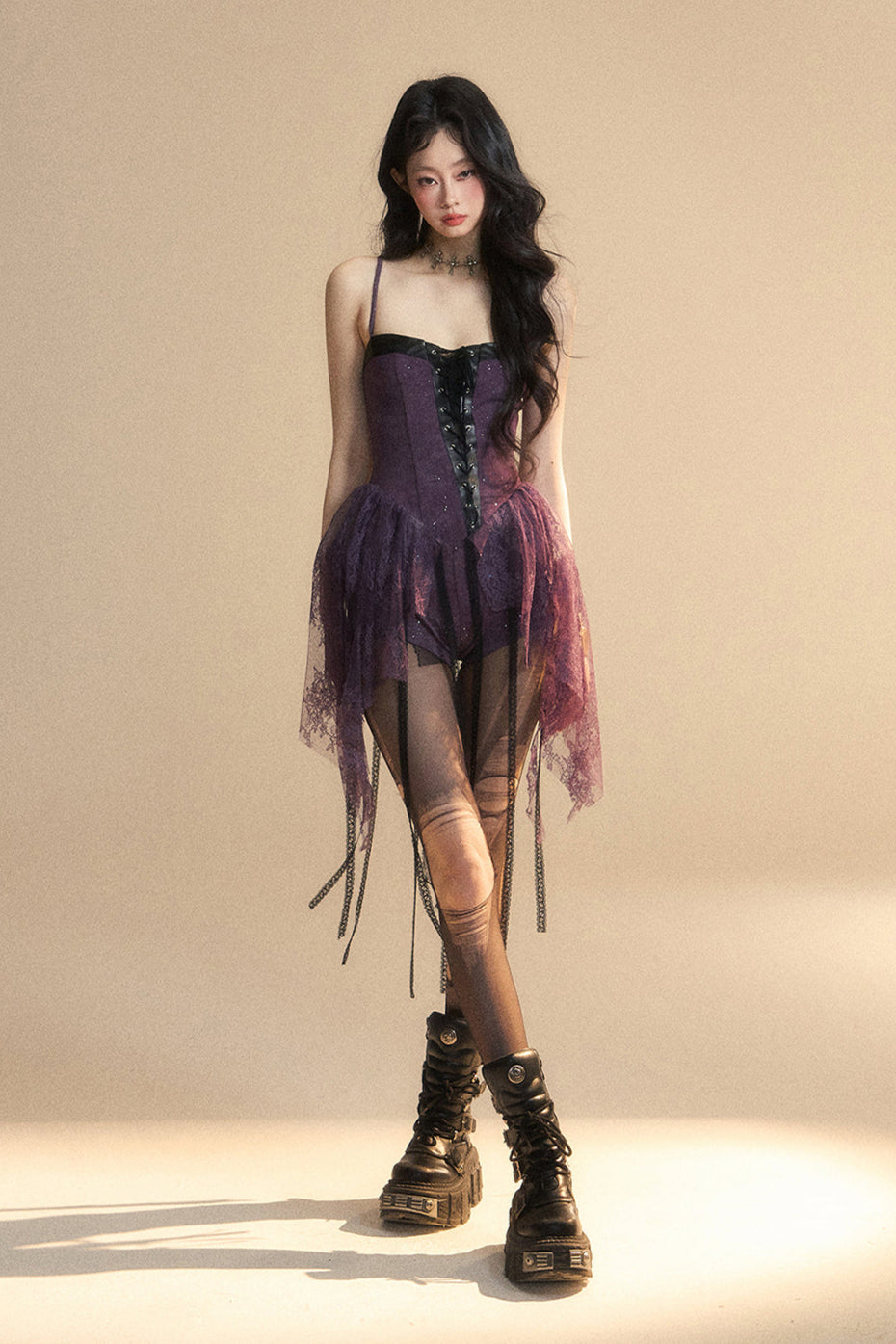 Kleid Dark Neckholder Spitze Französisch