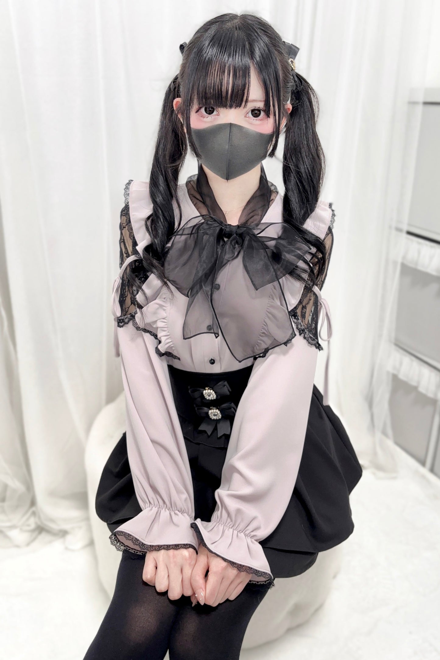 大きなブラウスのリボン