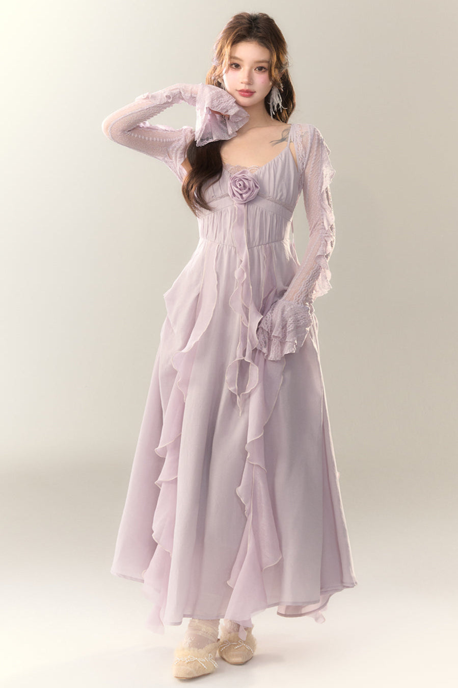 Rosenkleid mit schwerer Rüschenarbeit