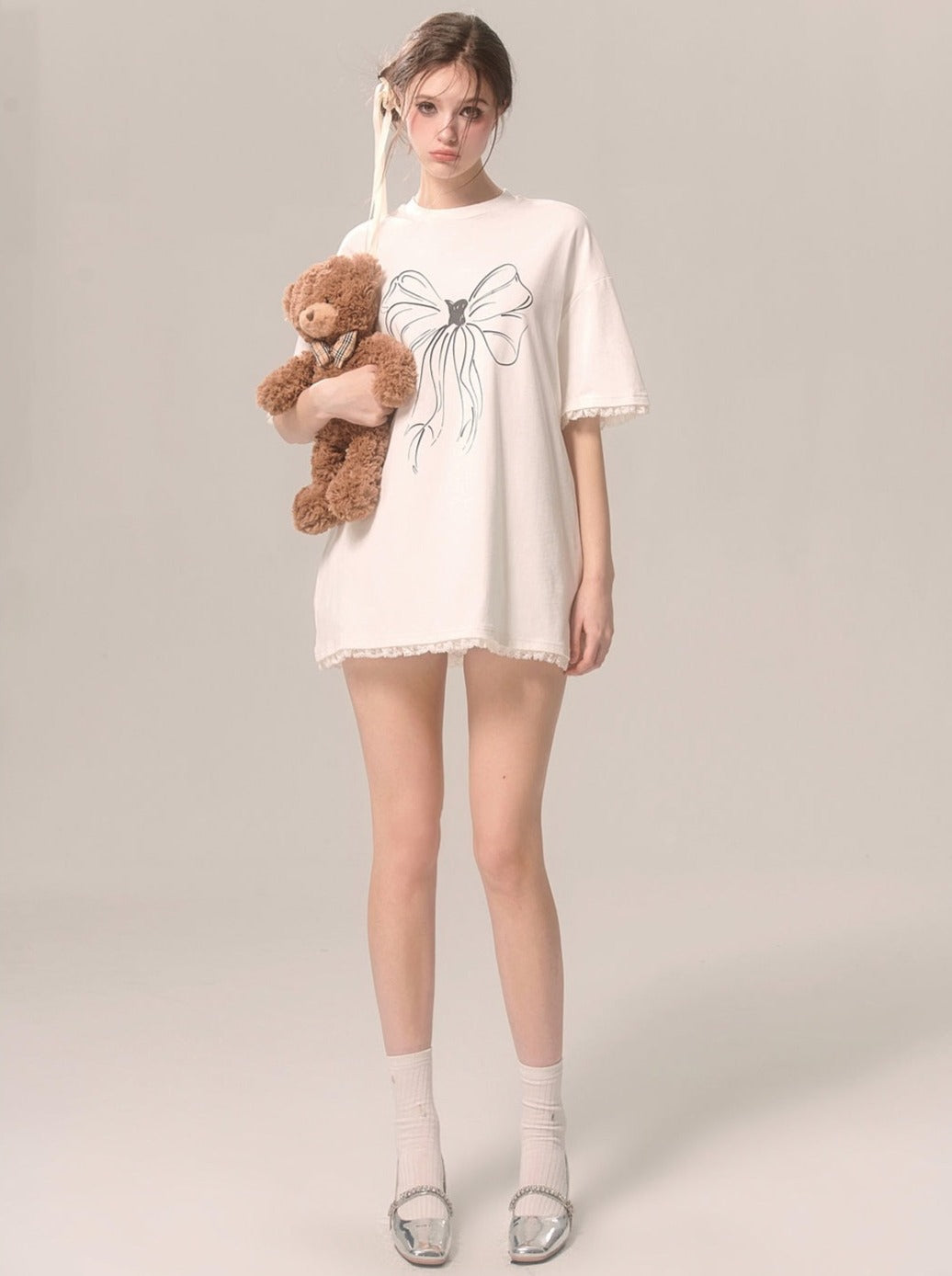 大きなルーズイラストTシャツアートリボン