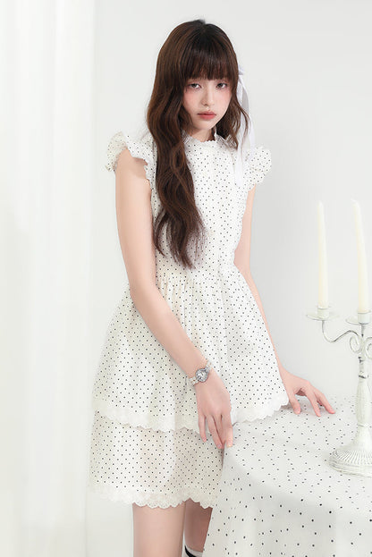 Fliegendes Kleid mit doppelten Kuchenschichtärmeln