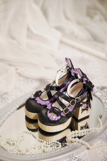 Decorative detail on Panda Bear Lolita chunky heel shoes