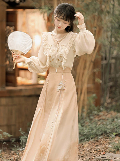 Plissierter Spitzenrüschen-China-Rock mit Schlitz, lang + Bluse