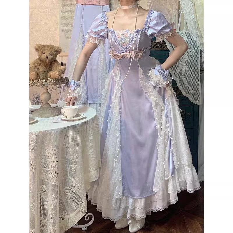 Robe Lolita bleue élégante à taille empire et décolleté carré fleuri