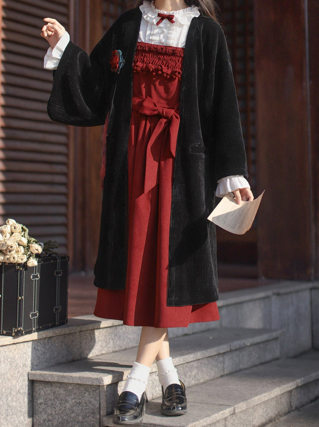 Rose Weave Suspender + Innershirt Feather + White Dress Poem Corsage + Red Ruffle Ruffle Retro Rose Jacket