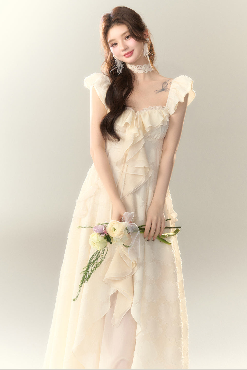 Jacquard-Feiertagskleid mit Rüschen