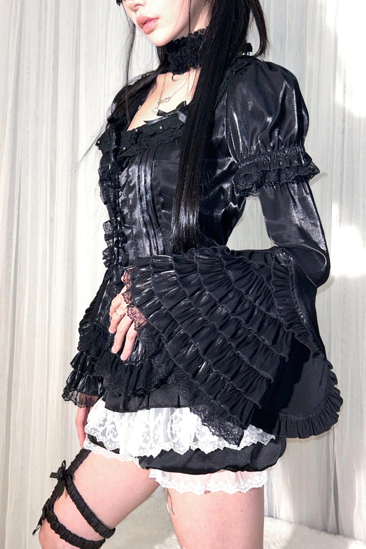 Square Top Shine Neck Sleeve