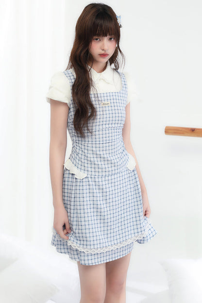 Süßes kariertes blaues College-Kleid