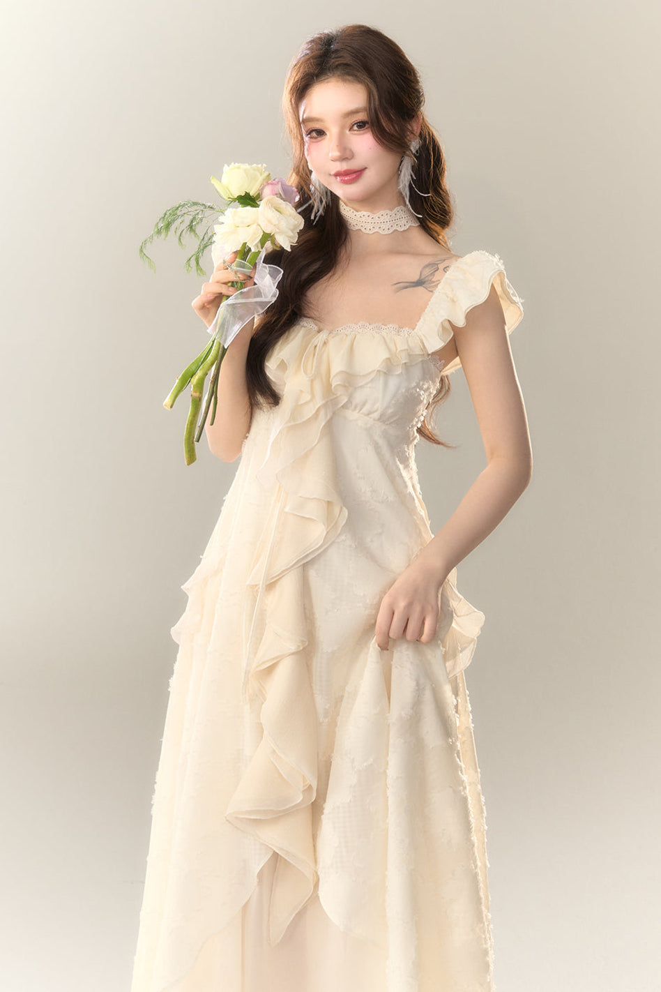 Jacquard-Feiertagskleid mit Rüschen