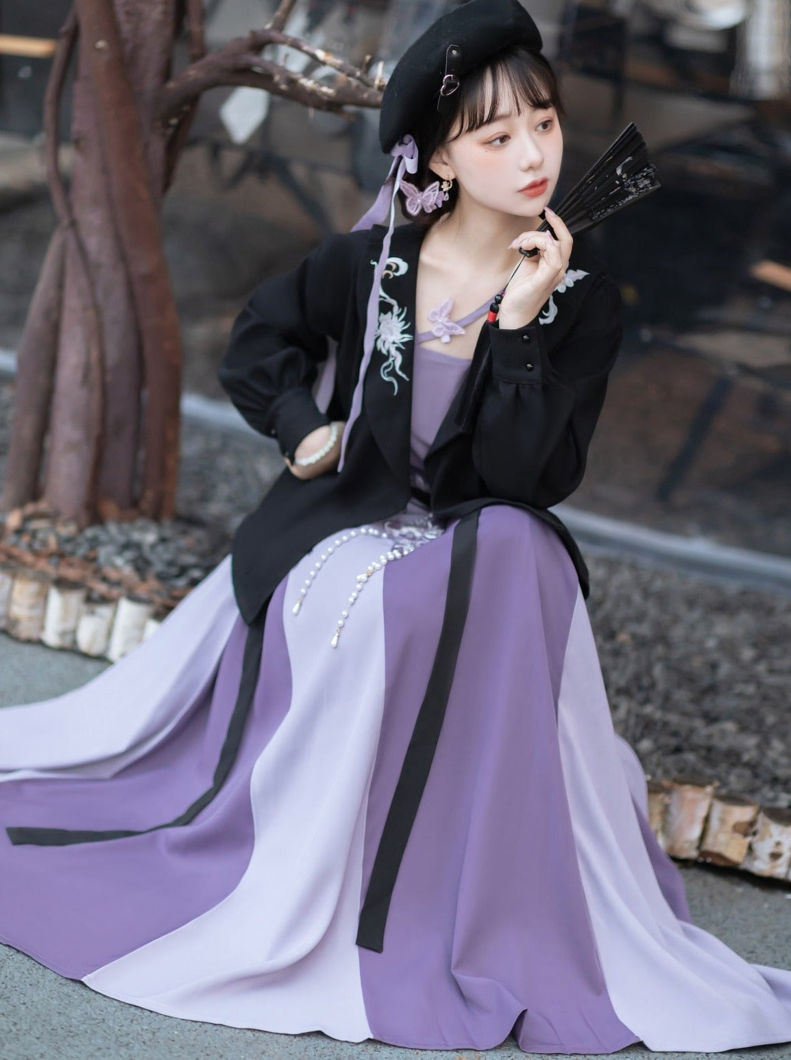 Bluse Langer Dunkler Rock Plissee Blume