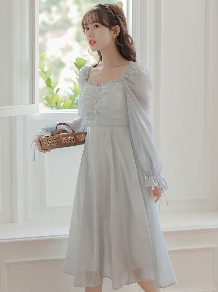 Robe de style féerique à col carré doux français