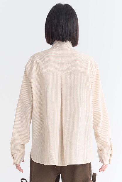 リラックスしたタイディテールシャツフィット