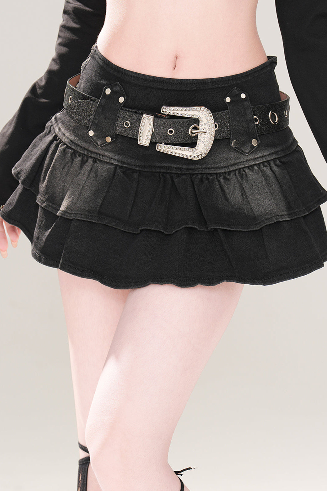 流れるようなミニスカートプリーツデニム