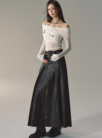 Langer schwerer Rock aus poliertem Leder