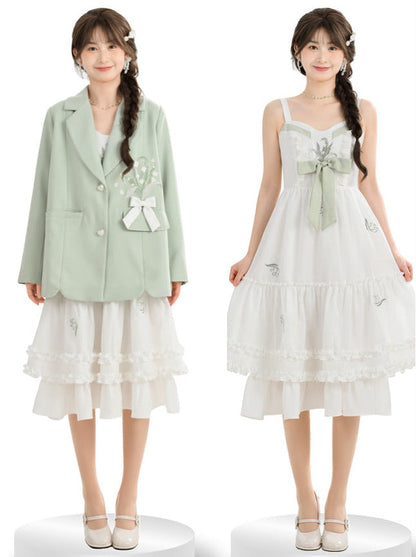 Mintgrüner Anzug mit Hosenträgern + Blumenjacke, Rüschenkleid mit Schleife