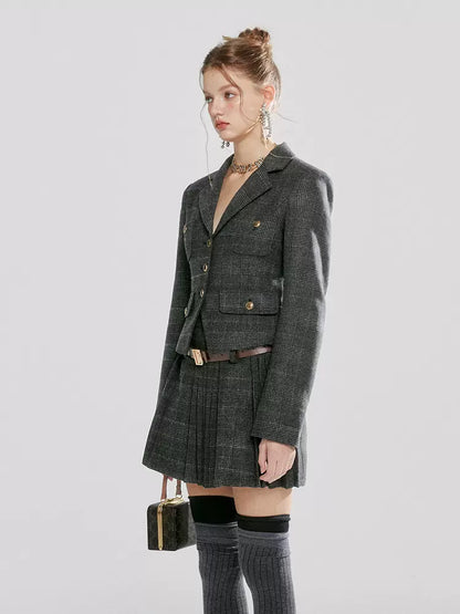 Rockanzug kariert + Phantomgraue Jacke kurz plissiert