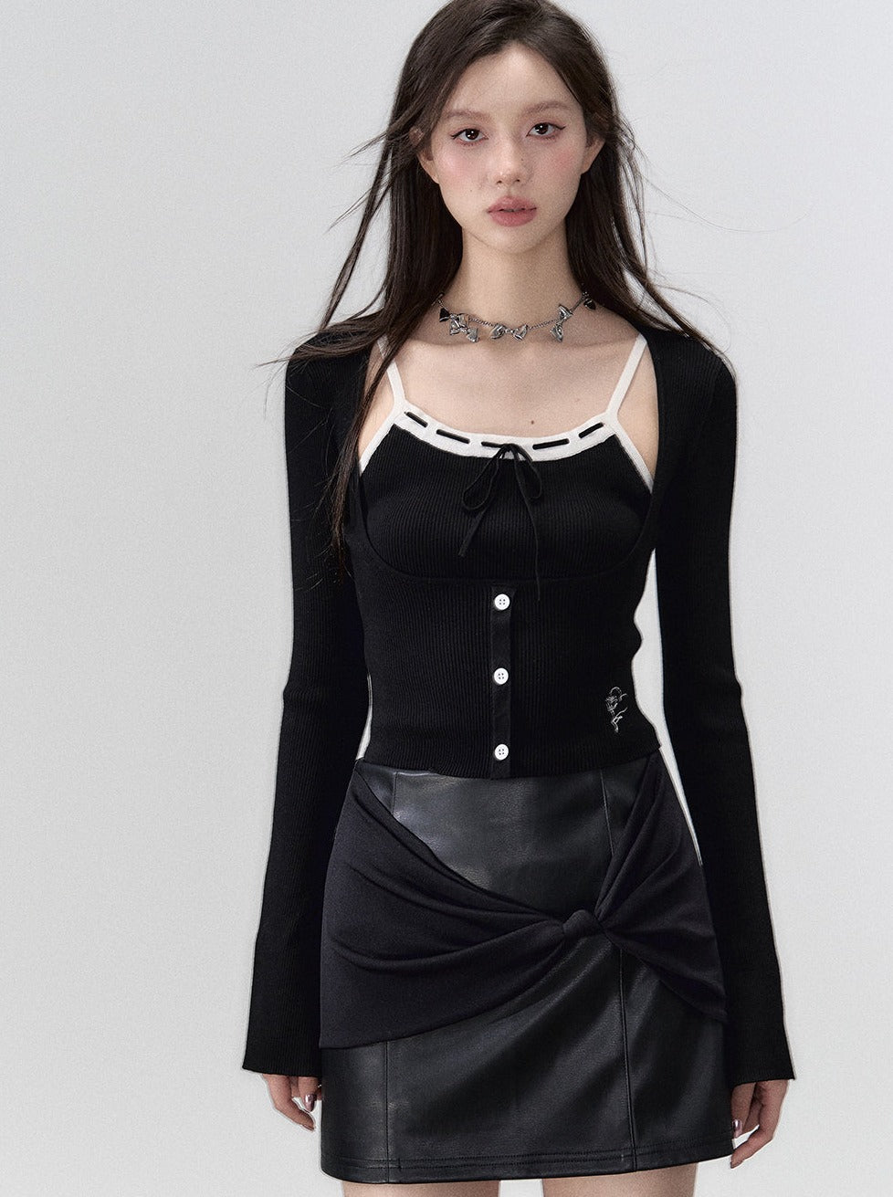 サスペンダーニット + フレンチリトルカーディガン