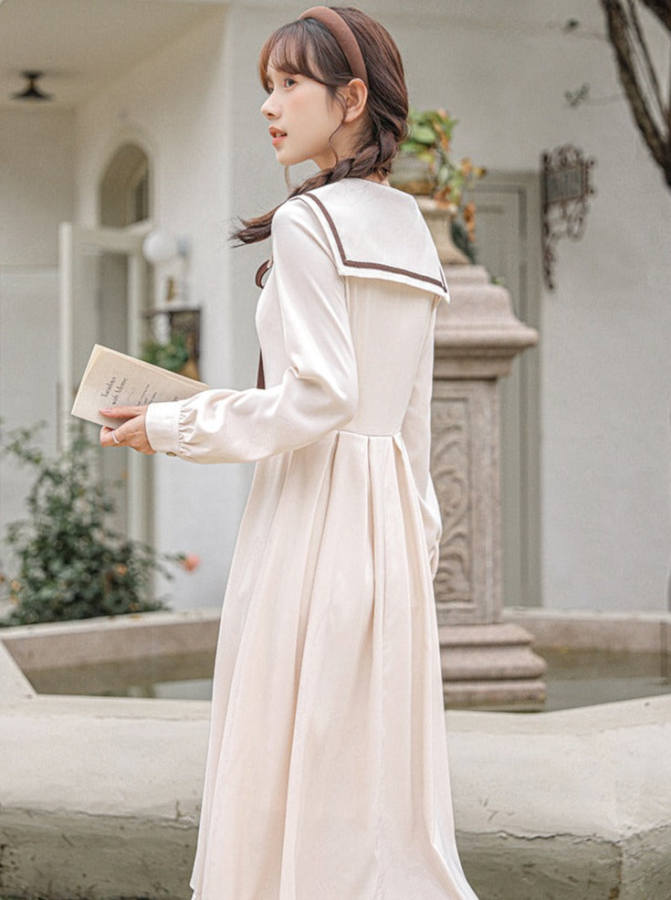 フランスのレトロなカレッジスタイルのドレス