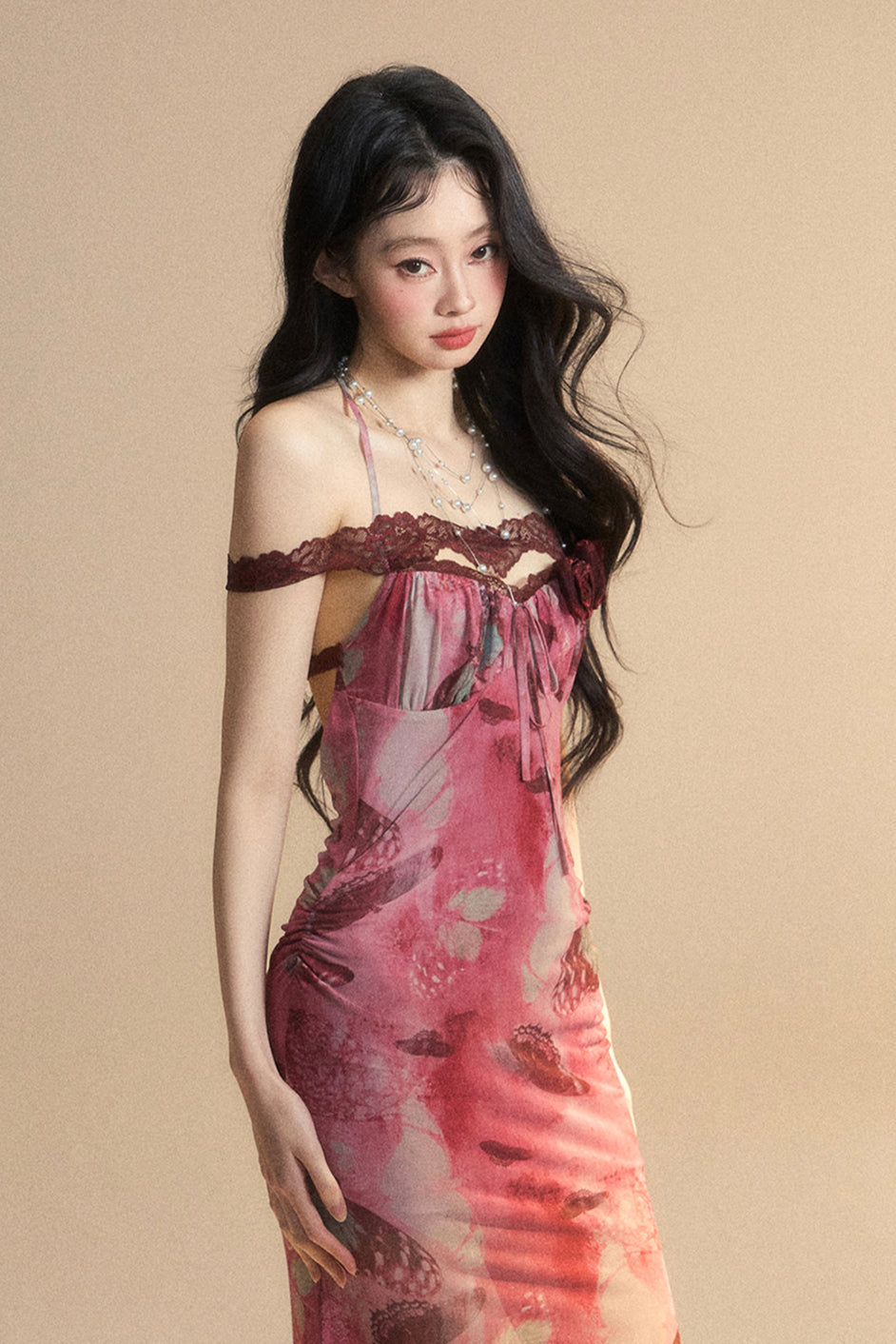 Rückenfreies Maxikleid aus Spitze