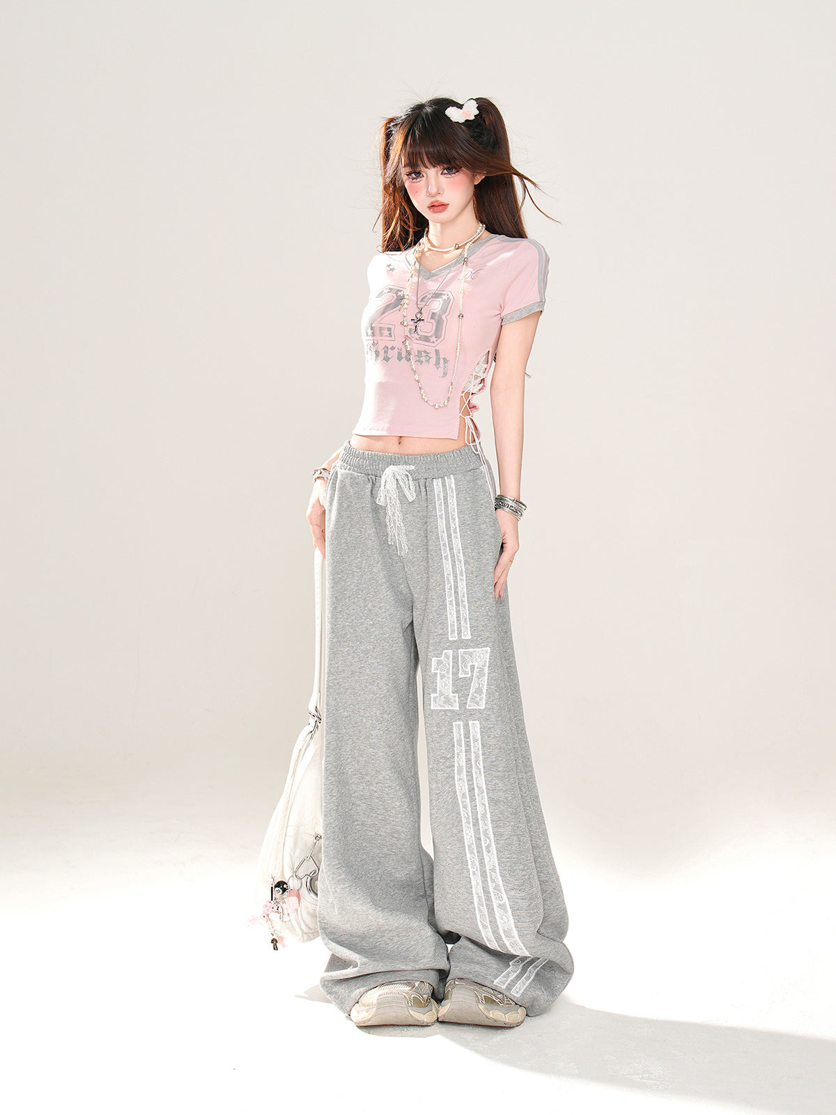 ロゴスポーティフローラルTシャツアート